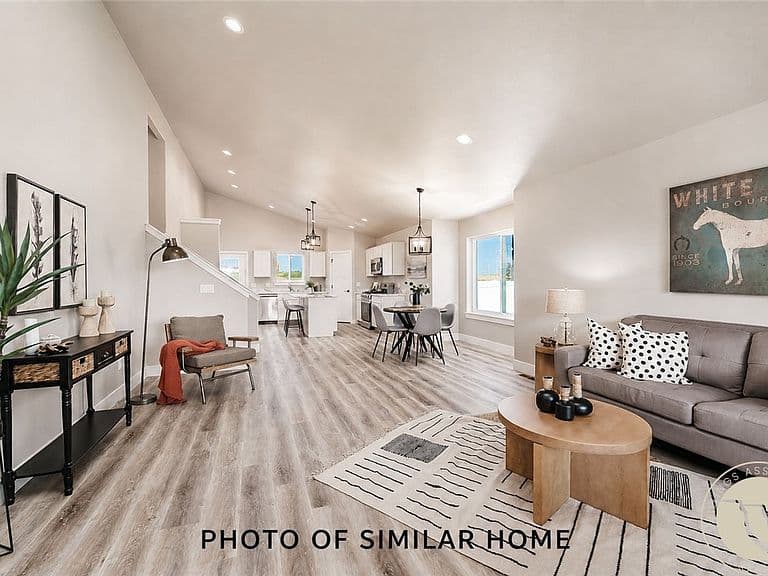 2245 Salinas Cir photo 2