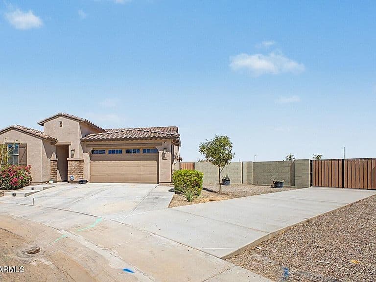 496 E DIAMOND Drive photo 4