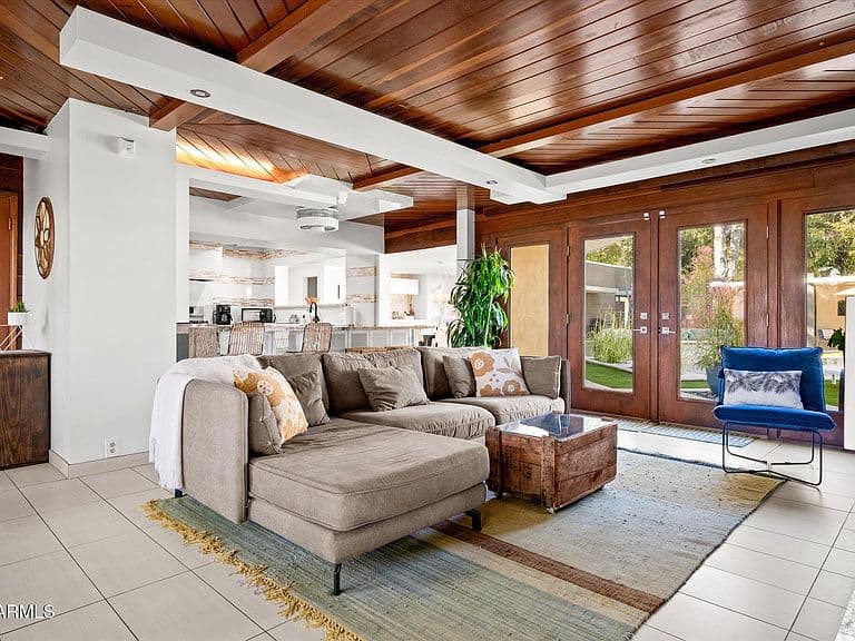 3812 E Coronado Rd photo 4