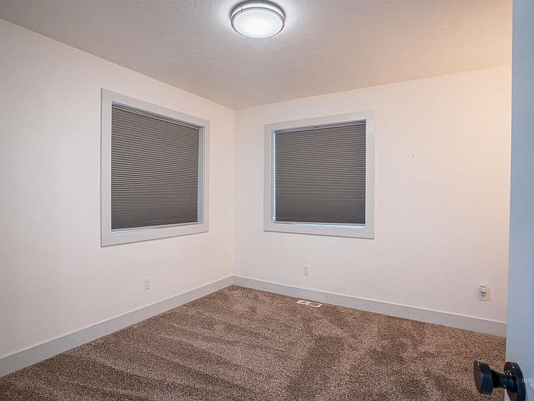 546 Arrowhead Cir photo 2