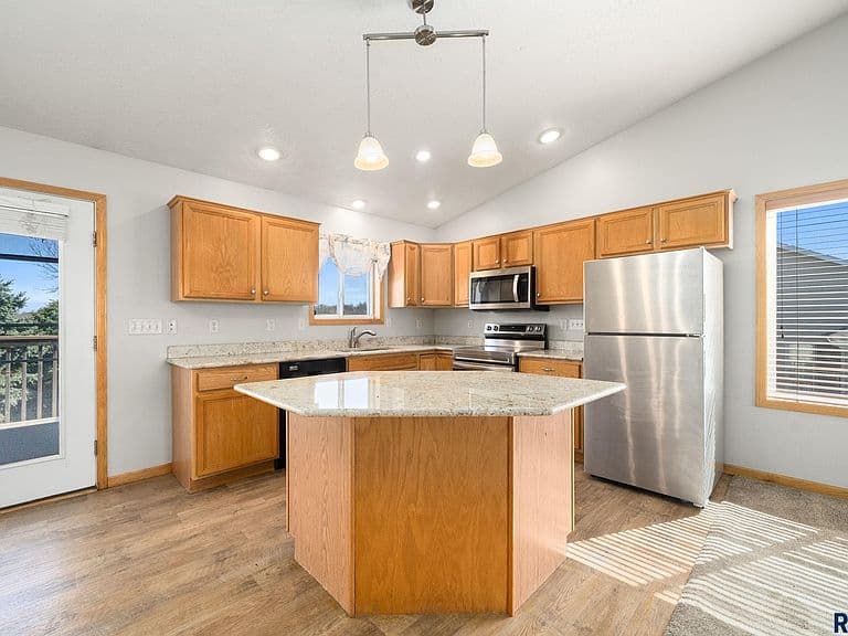 4116 W Newcomb St photo 2