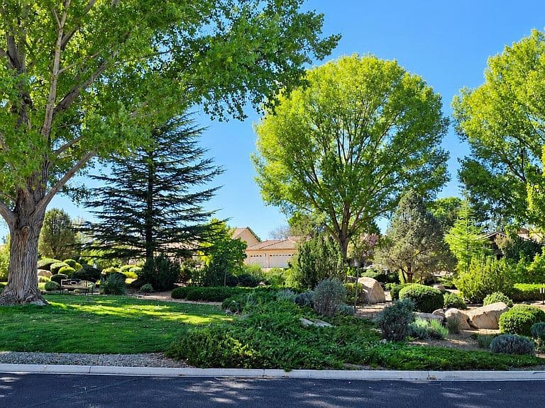 7215 E Park Ridge Dr photo 3