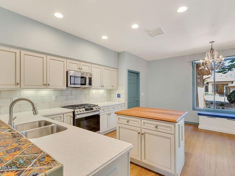 110 E BIGHORN Court photo 4