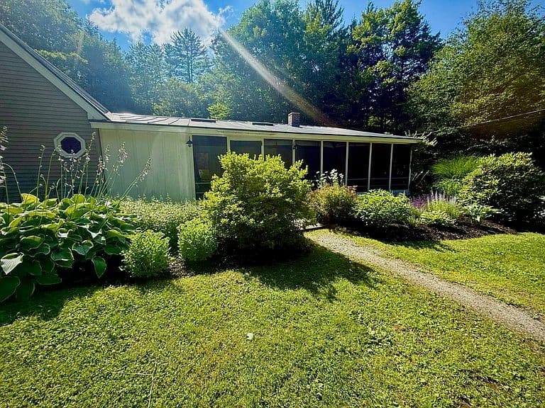 82 Fairgrounds Road photo 5
