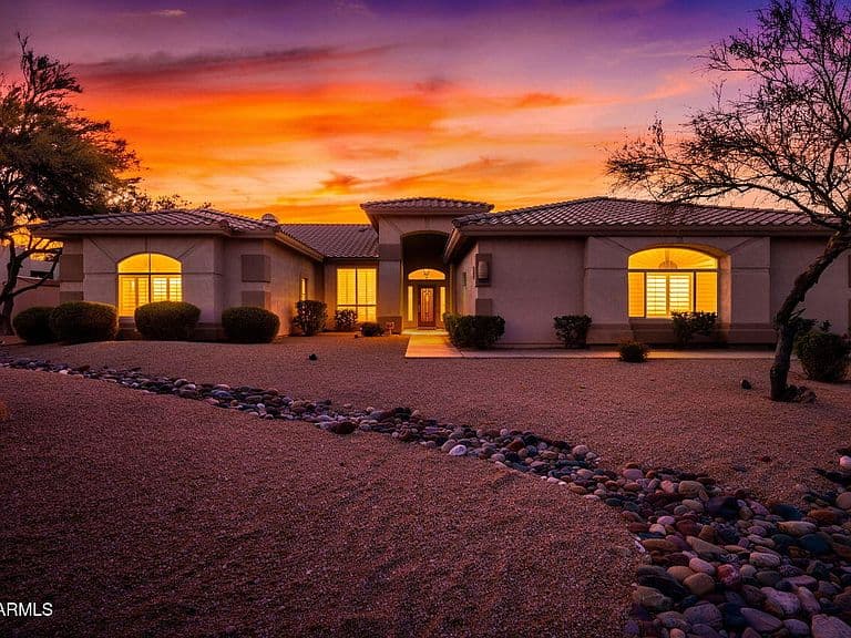 4703 E CHAPAROSA Way photo 2