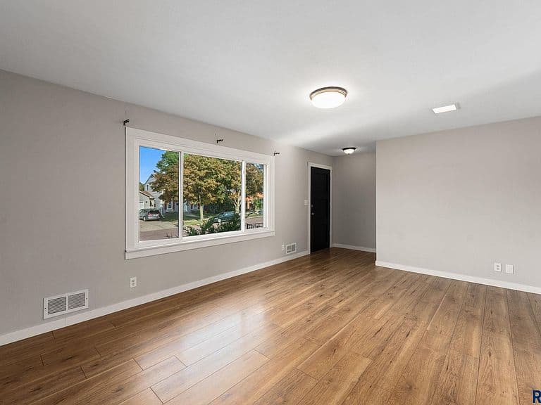 808 S Jessica Ave photo 2