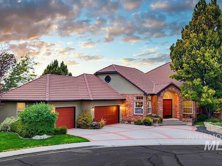 2797 N Cliffview Pl photo 2