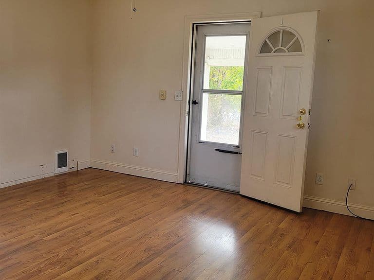 232 E E St #F photo 2