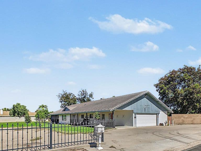 1251 N GILBERT Road photo 2