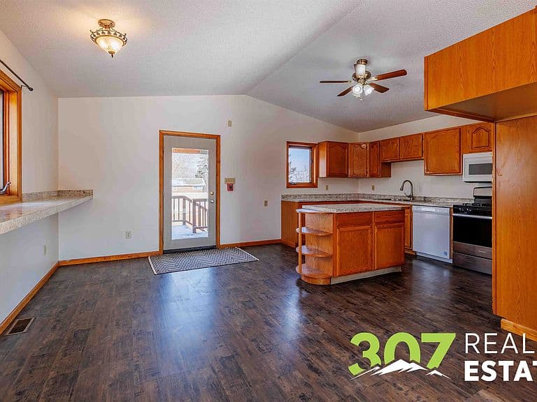 2713 Cougar Ave photo 5