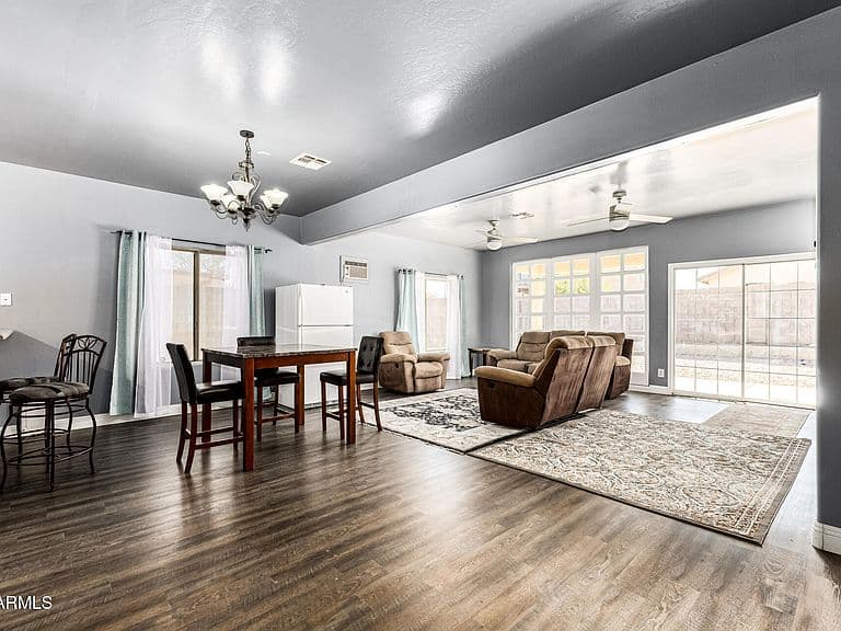 1635 W Dunbar Dr photo 2