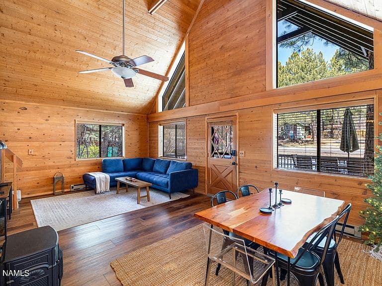 115 N Lodge Dr photo 1