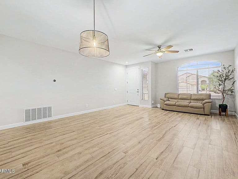 550 N WILSON Court photo 4
