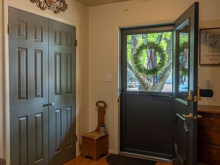 471 Sunlight Dr photo 3