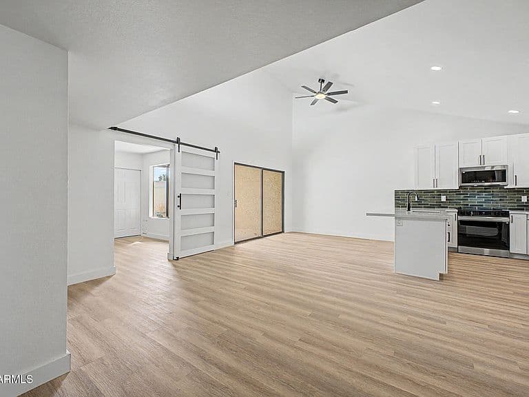 9471 E LAUREL Lane photo 2