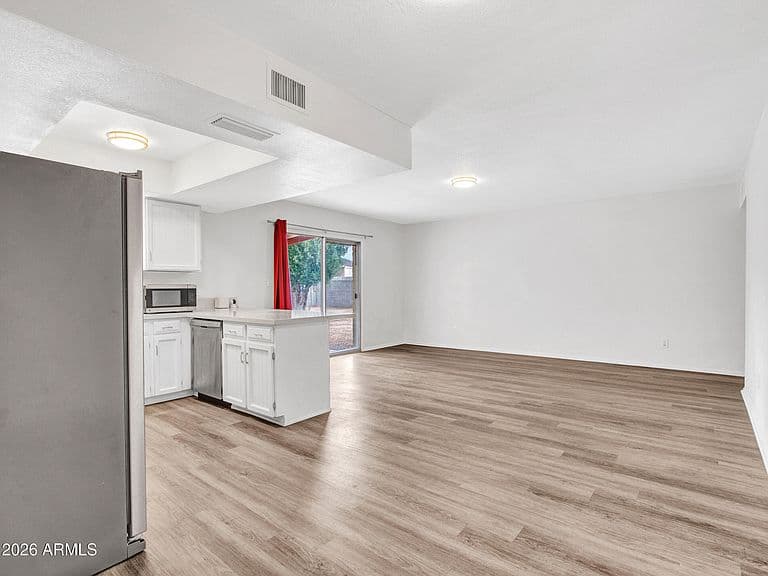 1842 E GROVE Circle photo 5