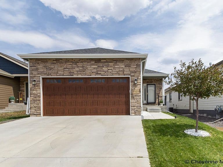 3523 Red Feather Trl photo 2