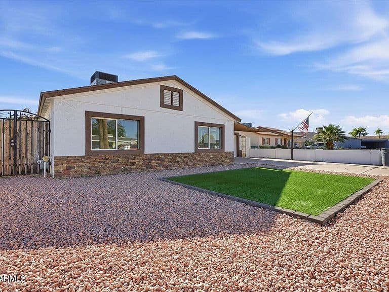 1505 S KAY Circle photo 3