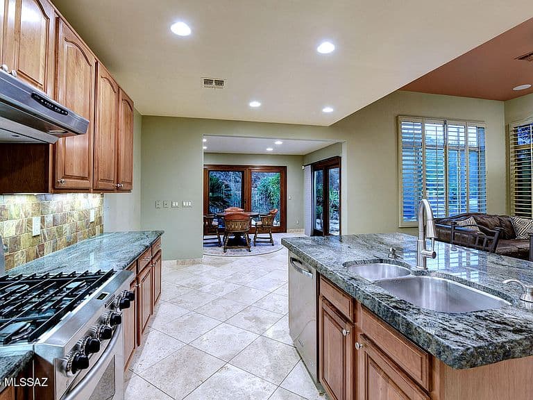 4318 N Sunset Cliff Dr photo 3