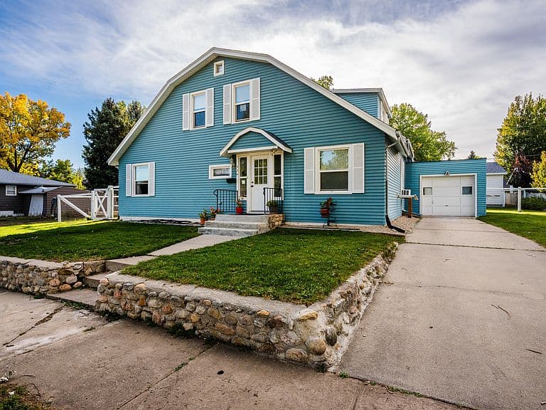 334 N Burritt Ave photo 1