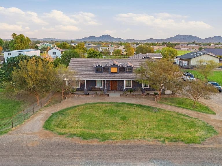 21851 W SOUTH MOUNTAIN Avenue photo 1