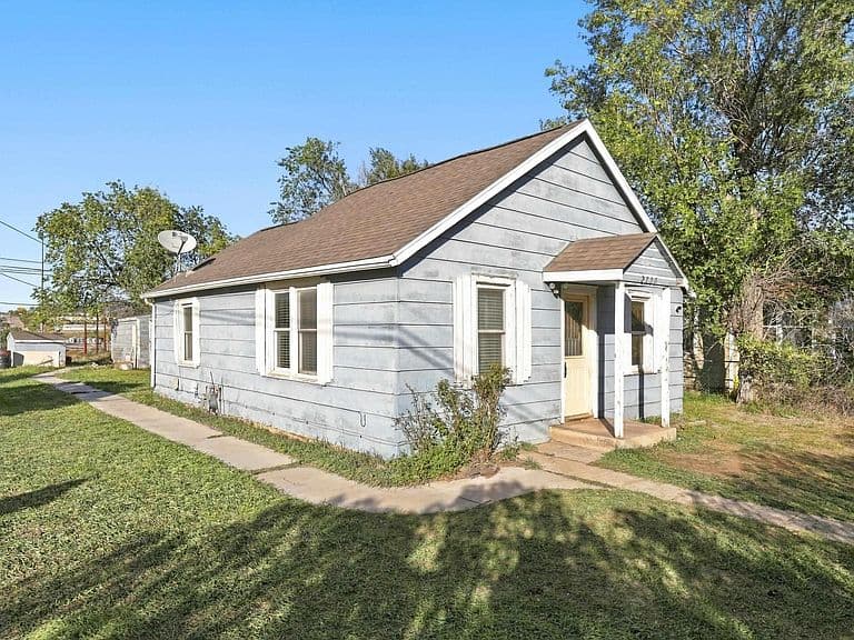 2730 W Omaha St photo 3