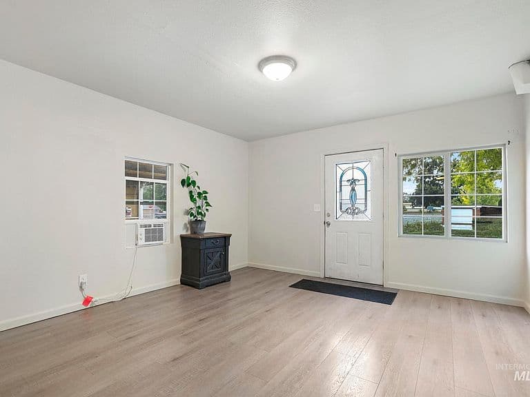 230 2nd St photo 2