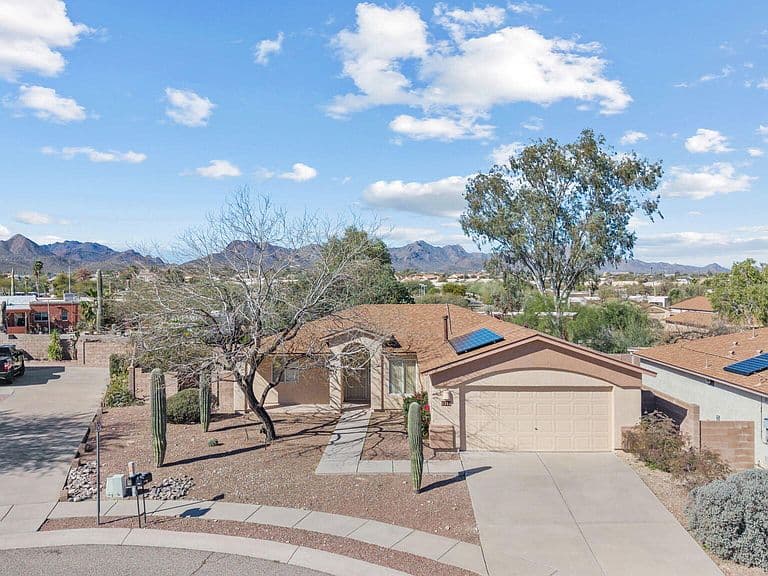 2313 W Horseshoe Pl photo 2