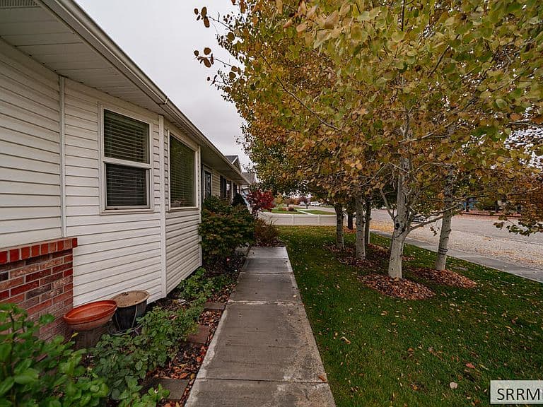 2819 N Azure Dr photo 5