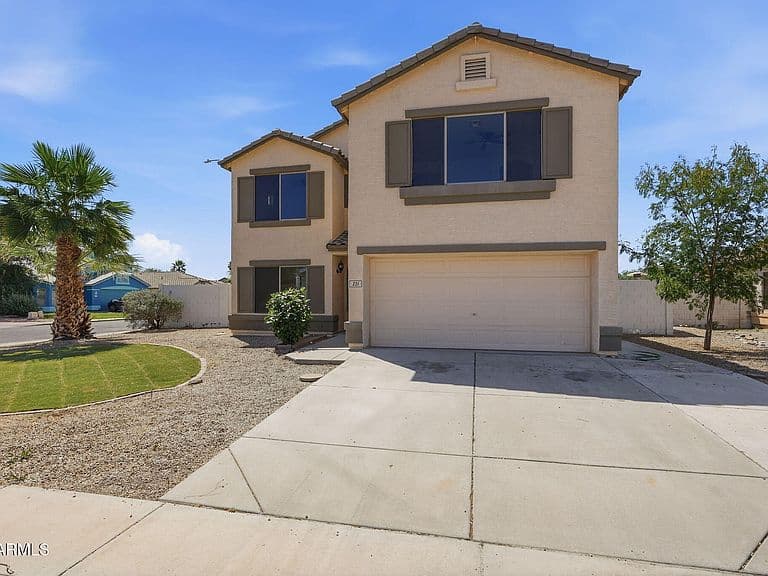 221 E INGLEWOOD Street photo 2