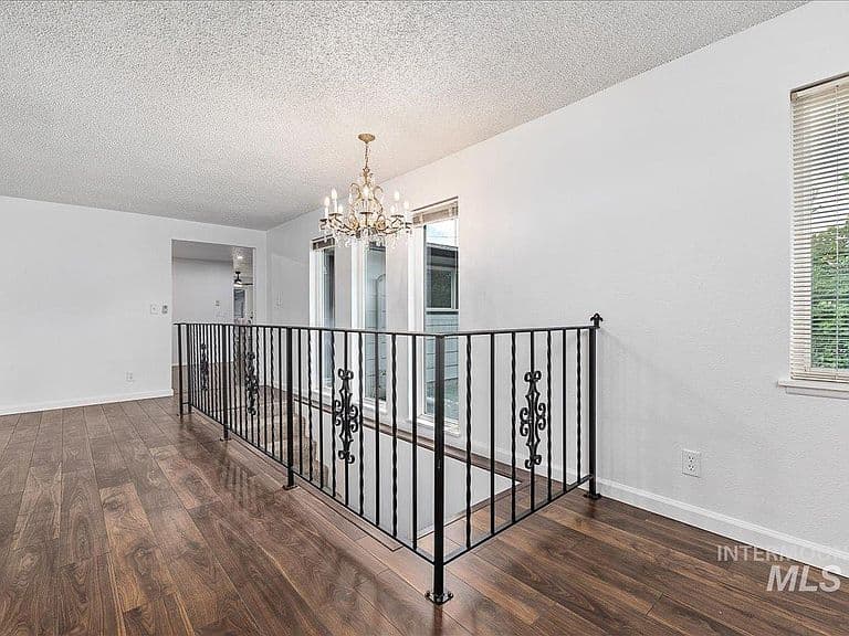 289 W Arthur Ave photo 5