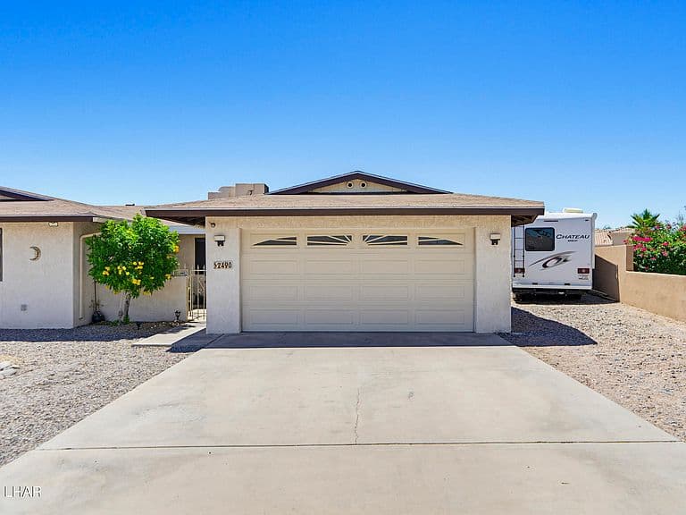 2490 Avocado Ln photo 4