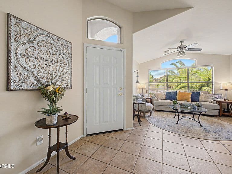 10233 W DALEY Lane photo 3