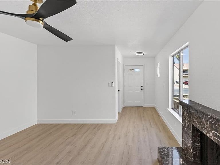 1728 Duarte Dr photo 5