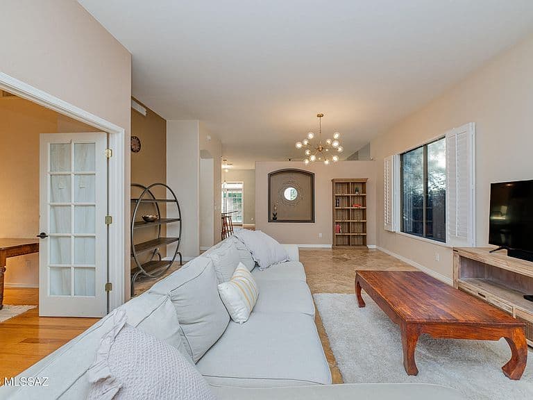 241 W Carlynn Cliff Pl photo 1