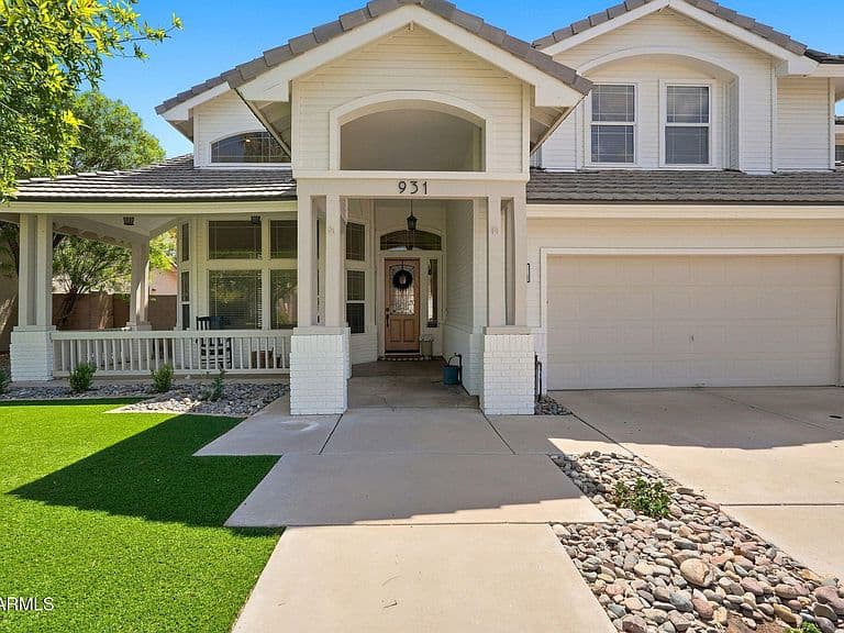 931 E ENCINAS Avenue photo 4