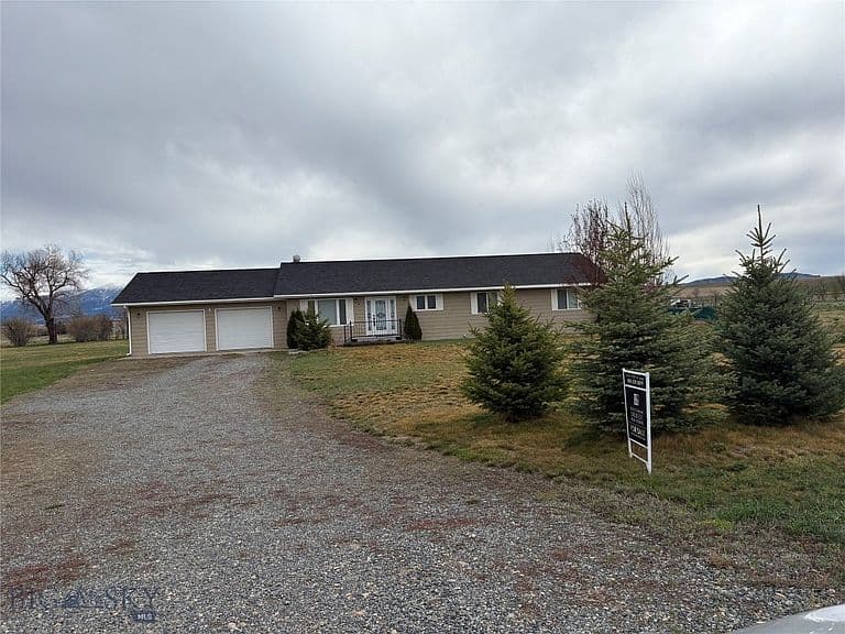 13 Sharon Loop photo 2