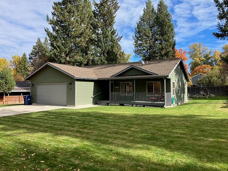 1403 Renwood Dr photo 1