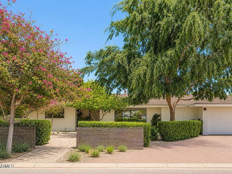 627 W PALMAIRE Avenue photo 1