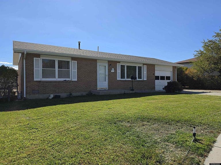 1563 Frontier Dr photo 1
