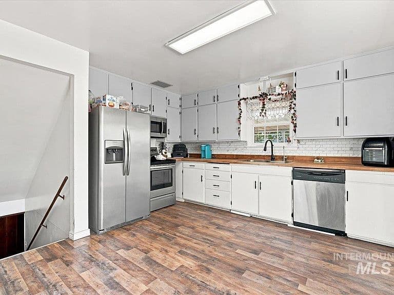 803 Falls Ave W photo 5