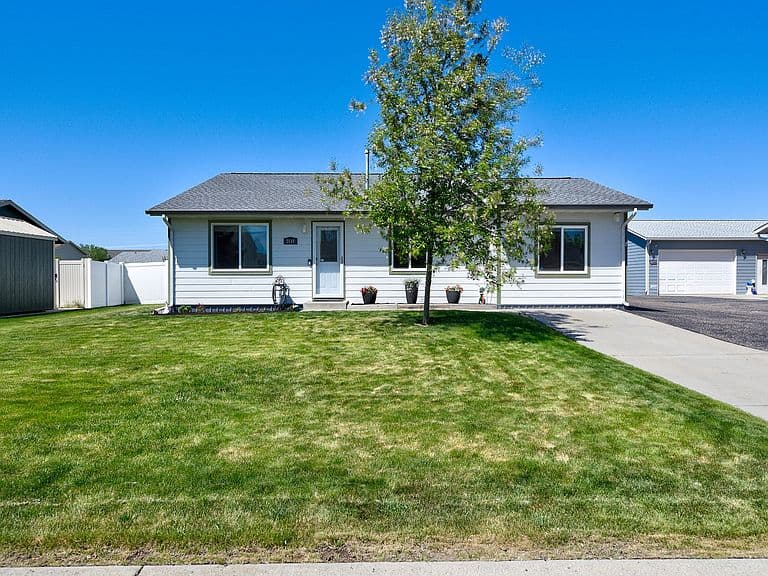 2640 Cody Dr photo 2