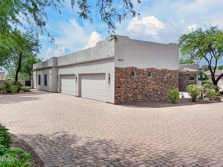 2613 W IRVINE Road photo 3