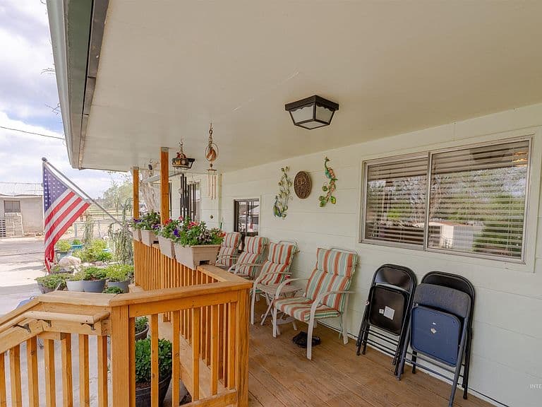 794 Park Ave photo 4
