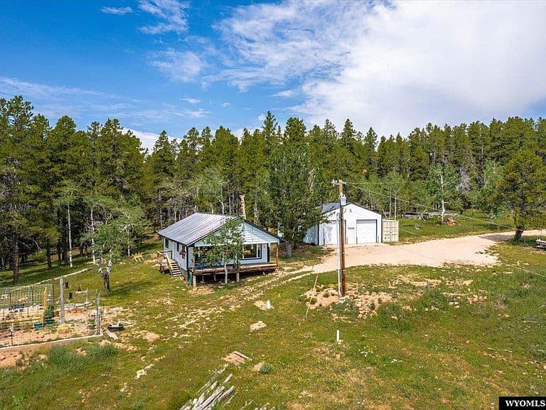 676 Columbine Dr photo 3