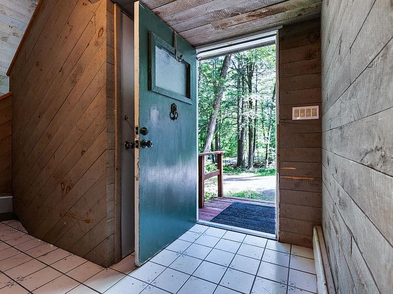 3 Longwood Drive photo 5