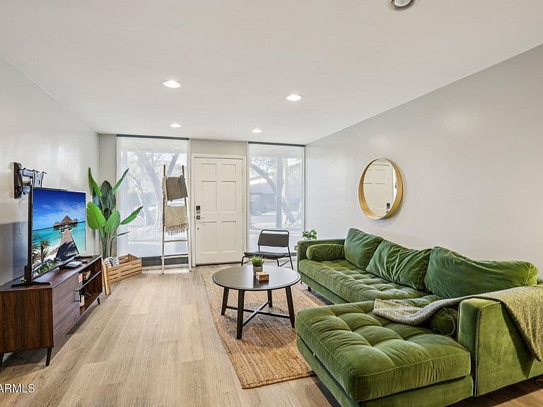 6936 E 4th St APT 8 photo 5