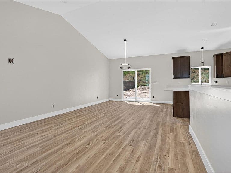 520 Vista Dr photo 5