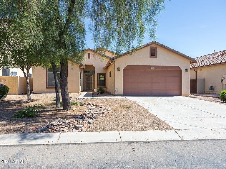 44352 W JUNIPER Avenue photo 1