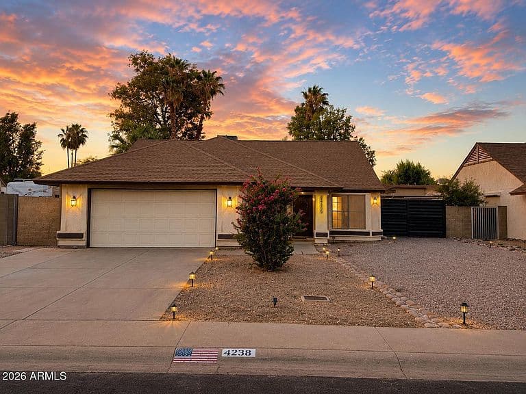 4238 E EVERETT Drive photo 1